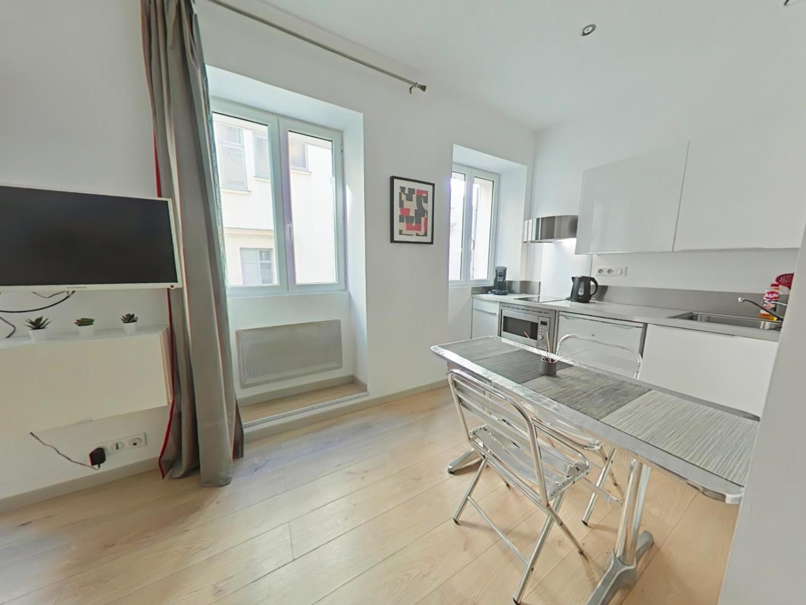 Moliere Apartment *