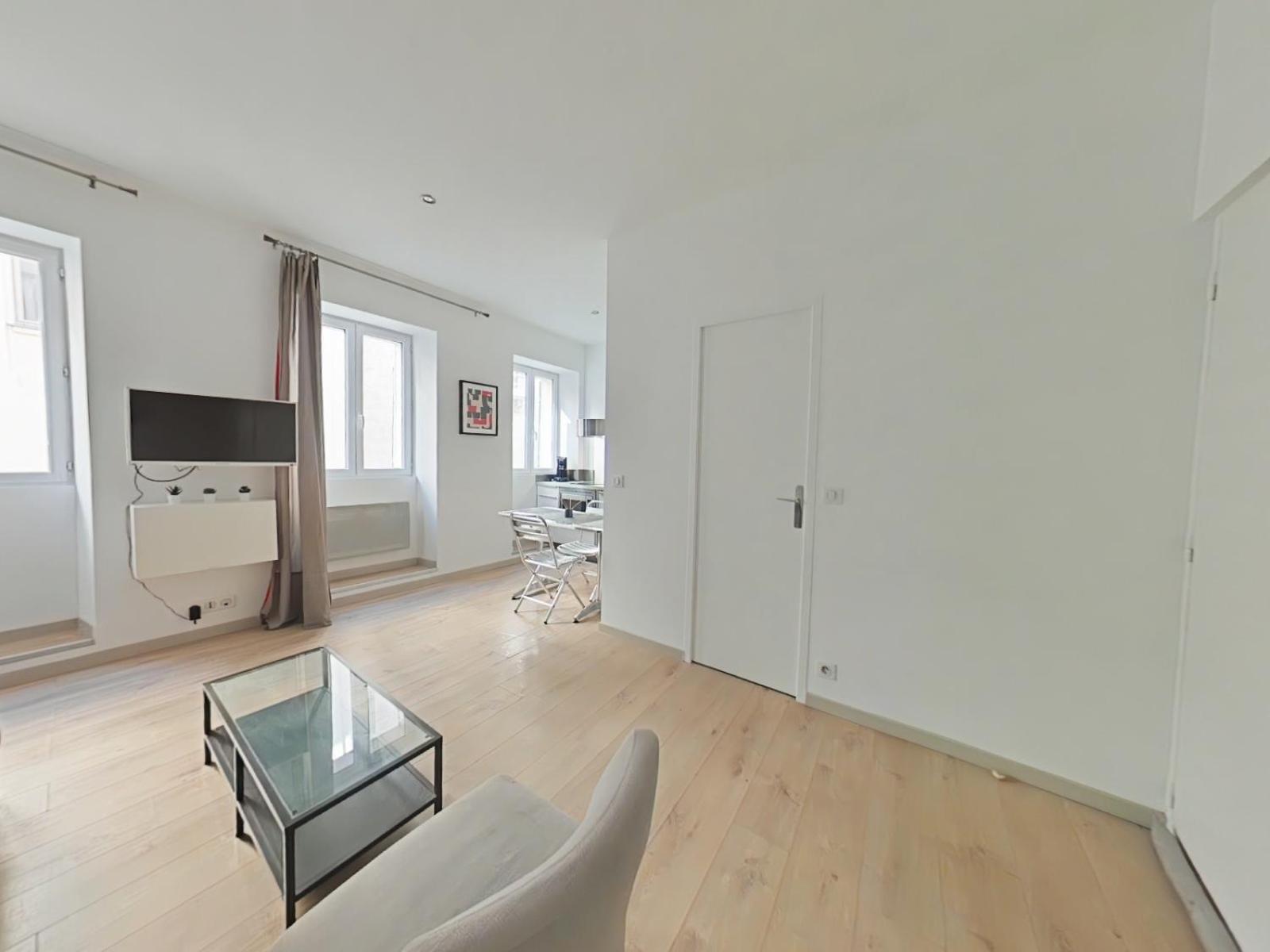 Moliere Apartment *