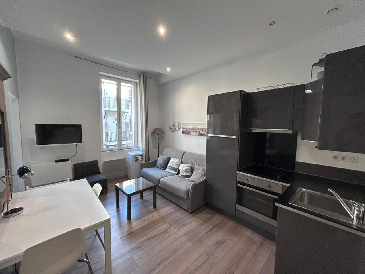 Moliere Apartment *