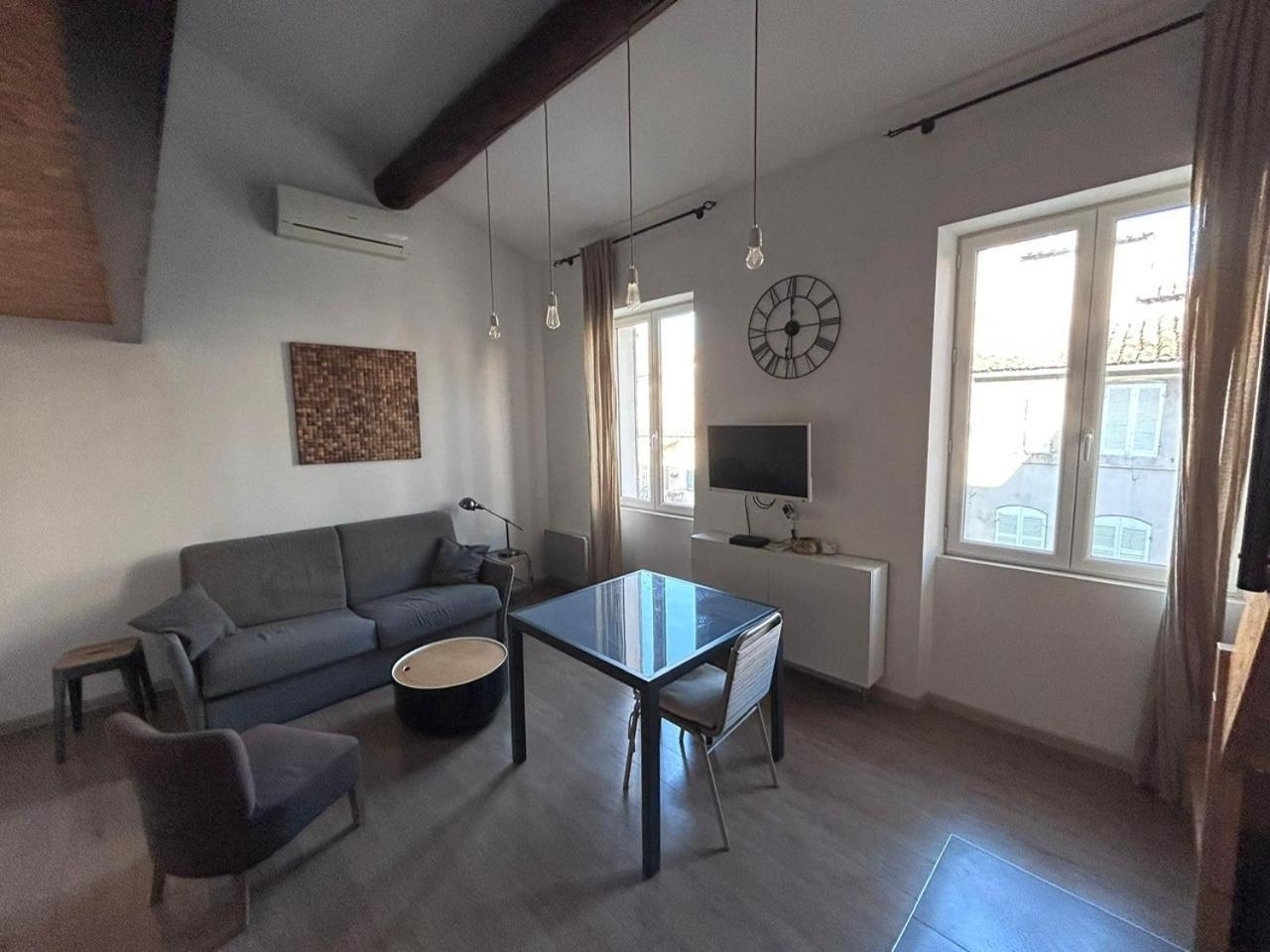 Moliere Apartment *